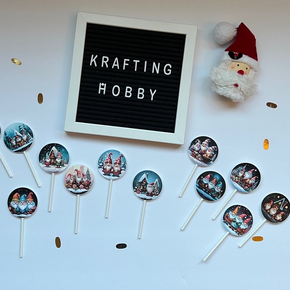 CHRISTMAS GNOME CUPCAKE TOPPERS l 24 CUPCAKE TOPPERS - Picture 1 of 1